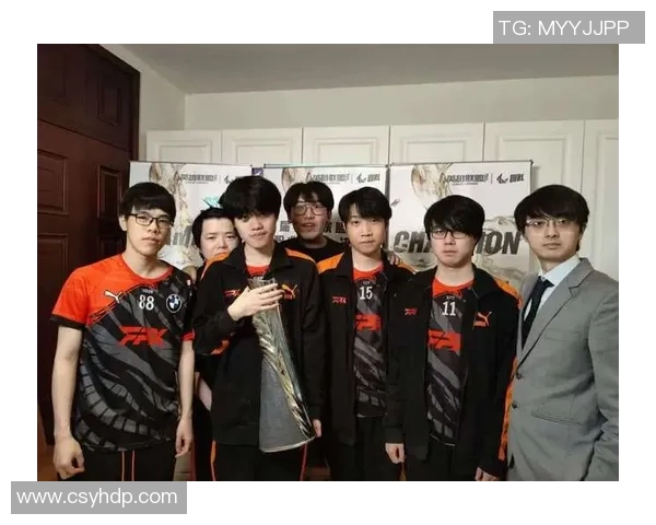 FPX在冠军杯中的灵活性表现引发热议展现战术多样性与团队协作能力